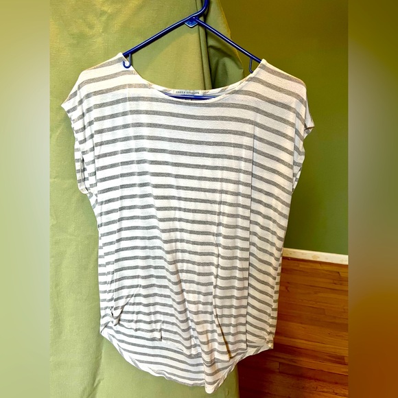 L “Green Envelope Los Angeles” Grey striped short sleeve blouse - Picture 1 of 6